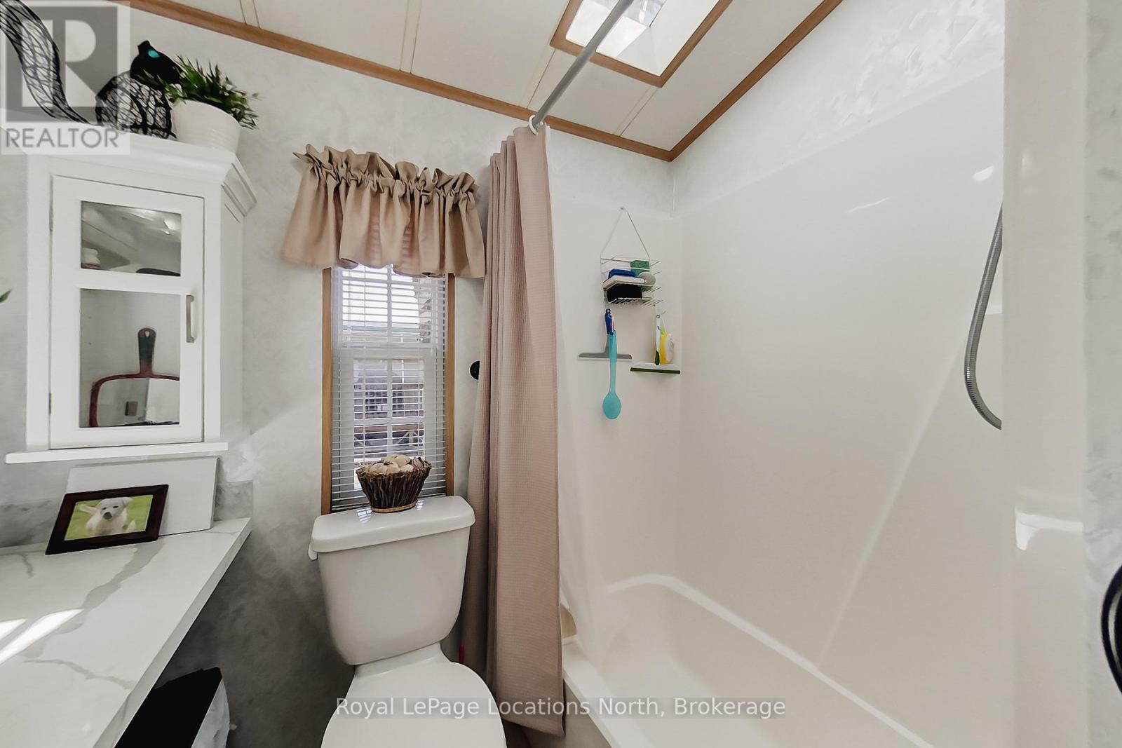 2 Wasaga Pines Lane E, Springwater, Ontario  L0L 1P0 - Photo 11 - S13080762