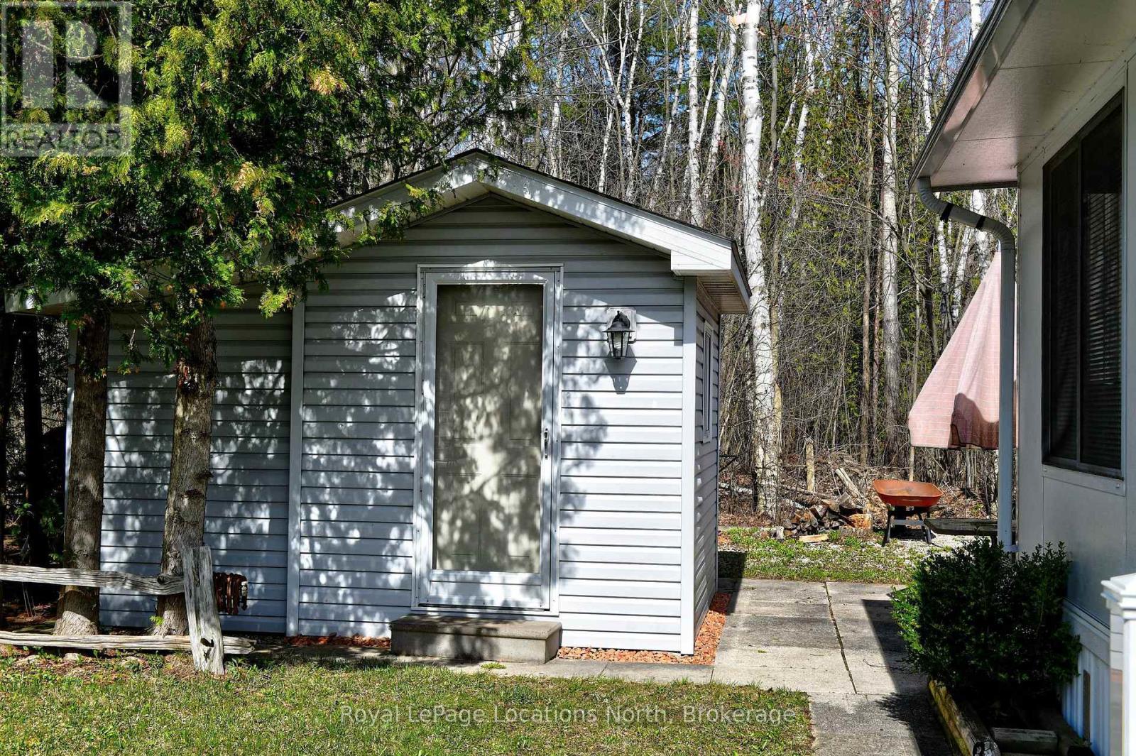 2 Wasaga Pines Lane E, Springwater, Ontario  L0L 1P0 - Photo 15 - S13080762