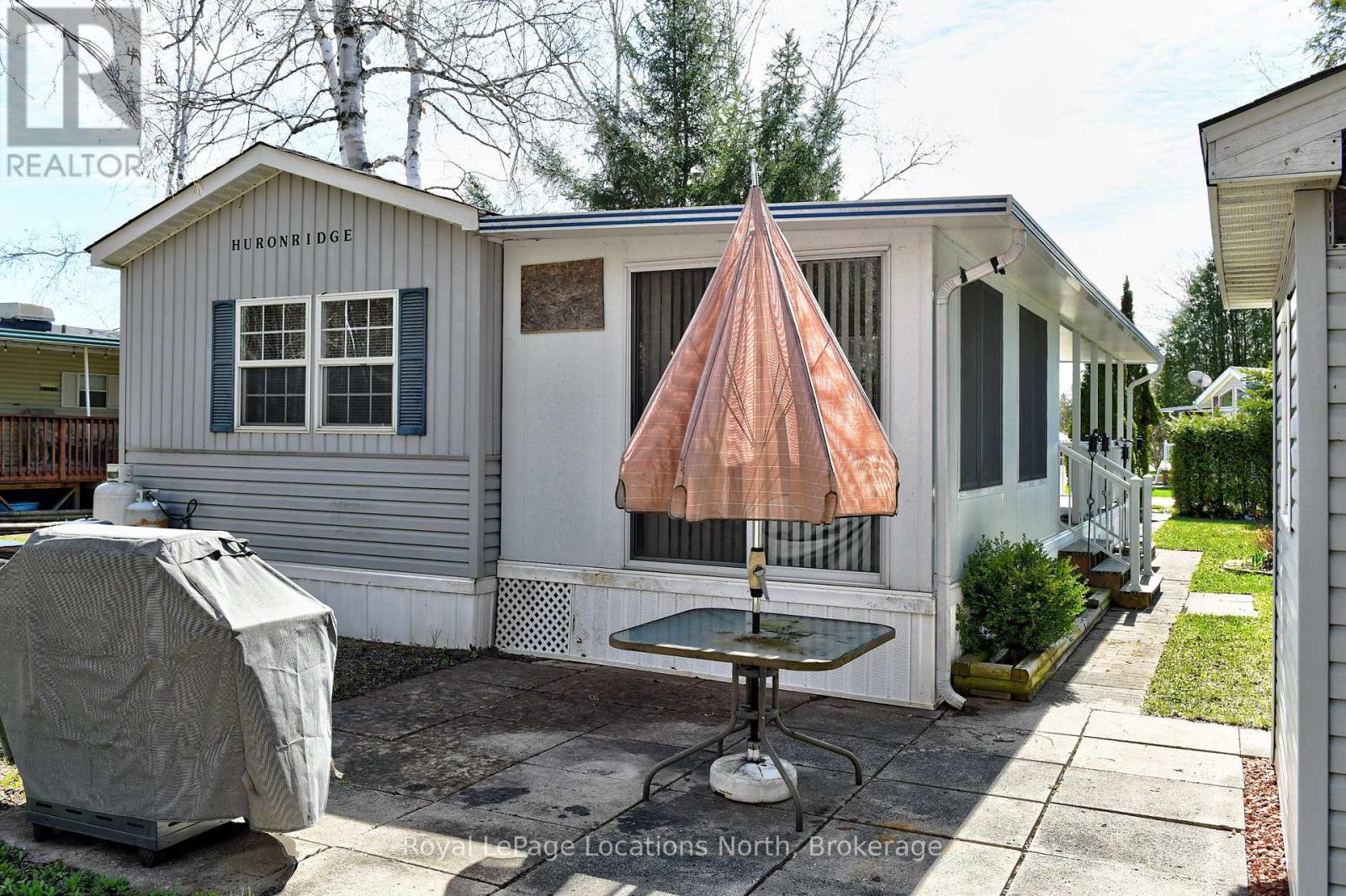 2 Wasaga Pines Lane E, Springwater, Ontario  L0L 1P0 - Photo 16 - S13080762