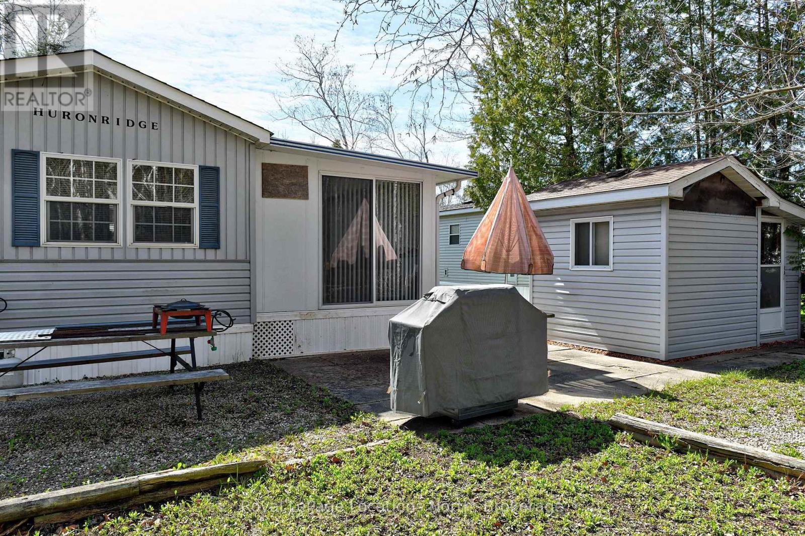2 Wasaga Pines Lane E, Springwater, Ontario  L0L 1P0 - Photo 17 - S13080762