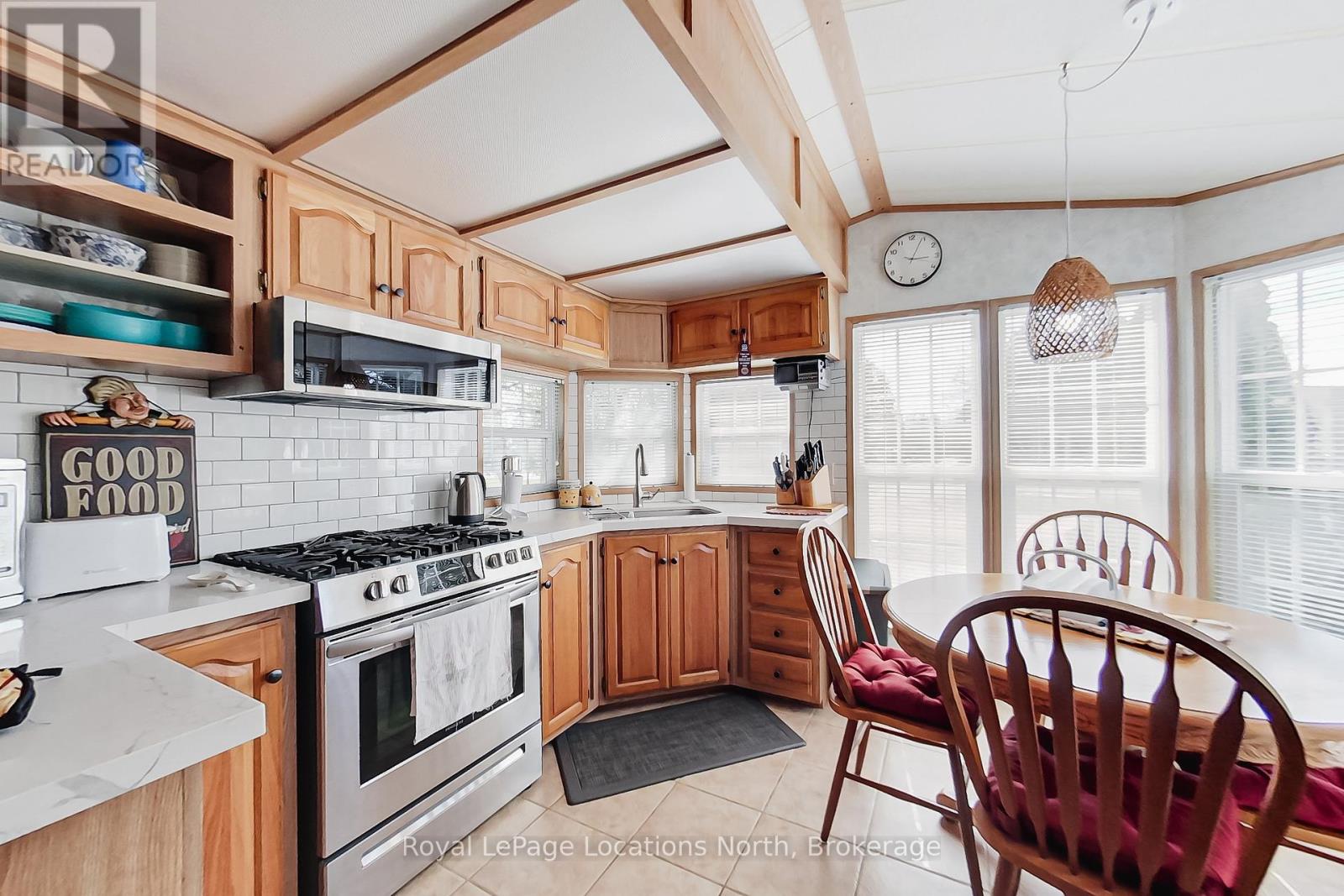 2 Wasaga Pines Lane E, Springwater, Ontario  L0L 1P0 - Photo 25 - S13080762