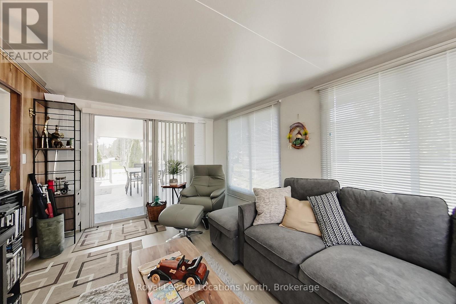 2 Wasaga Pines Lane E, Springwater, Ontario  L0L 1P0 - Photo 4 - S13080762