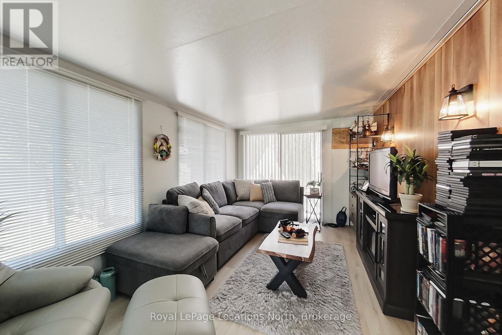 2 Wasaga Pines Lane E, Springwater, Ontario  L0L 1P0 - Photo 5 - S13080762