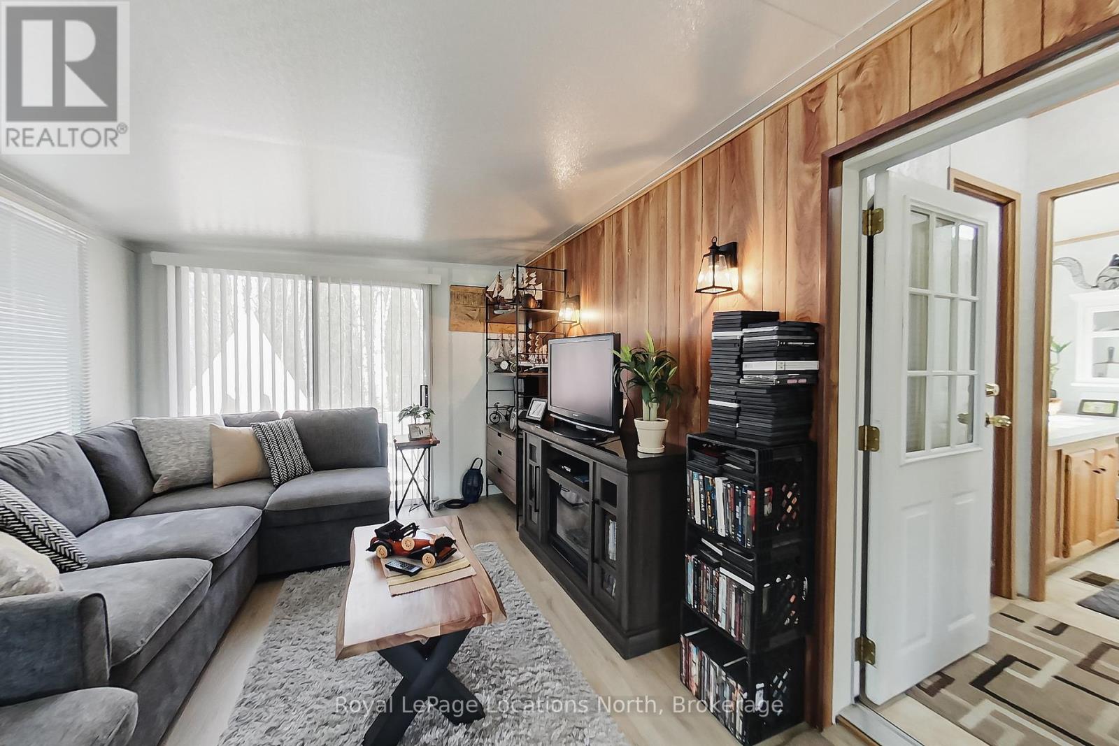 2 Wasaga Pines Lane E, Springwater, Ontario  L0L 1P0 - Photo 6 - S13080762