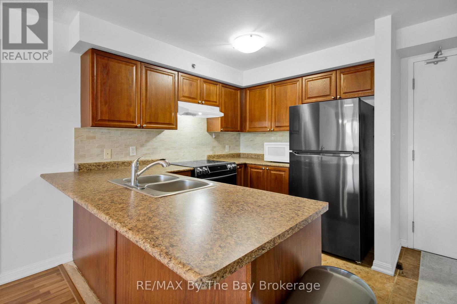 311 - 16 Westbury Road, Wasaga Beach, Ontario  L9Z 0B8 - Photo 8 - S13081560