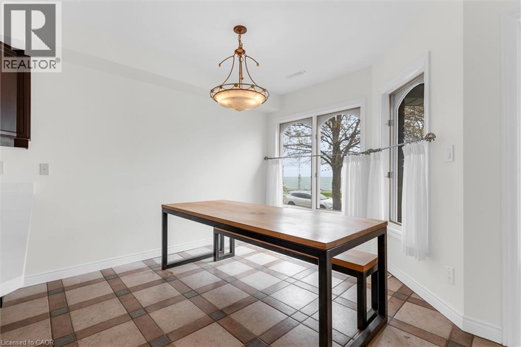 1389 Lakeshore Road, Burlington, Ontario  L7S 1B1 - Photo 4 - 40825361