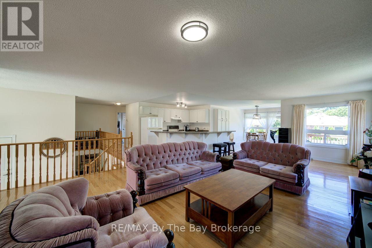 420 Ramblewood Drive, Wasaga Beach, Ontario  L9Z 1P3 - Photo 9 - S13085280