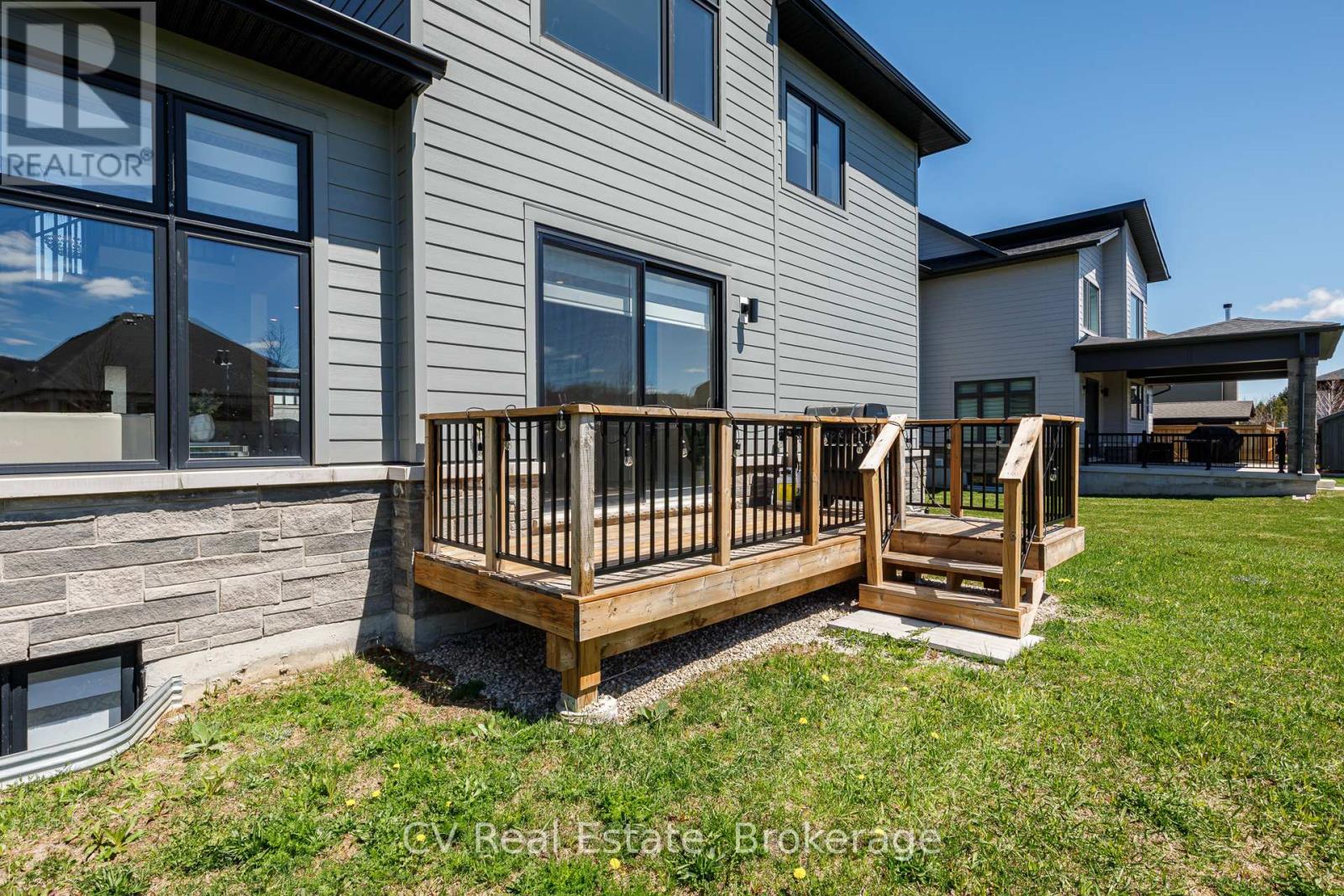 111 Stoneleigh Drive, Blue Mountains, Ontario  L9Y 4P5 - Photo 2 - X13085676