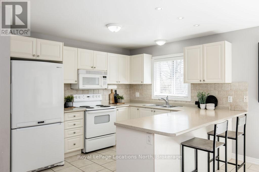 45 William Avenue, Wasaga Beach, Ontario  L9Z 2X3 - Photo 6 - S13085722