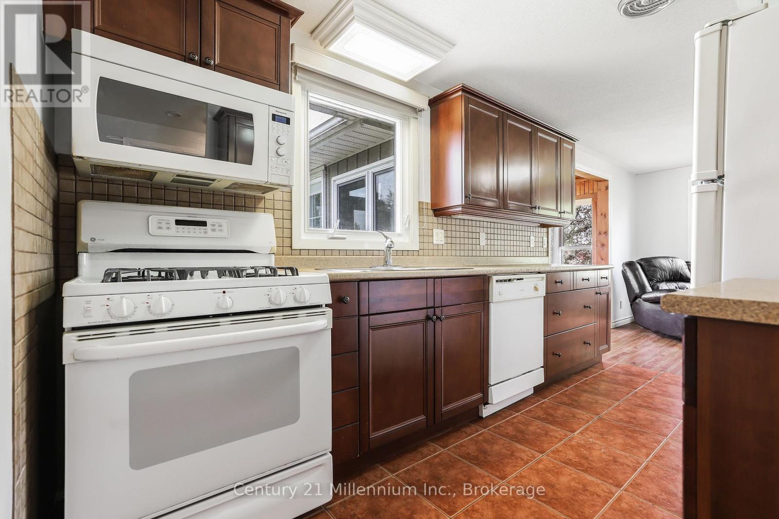 72234 Lakeshore Drive, Bluewater, Ontario  N0M 1N0 - Photo 10 - X13085686