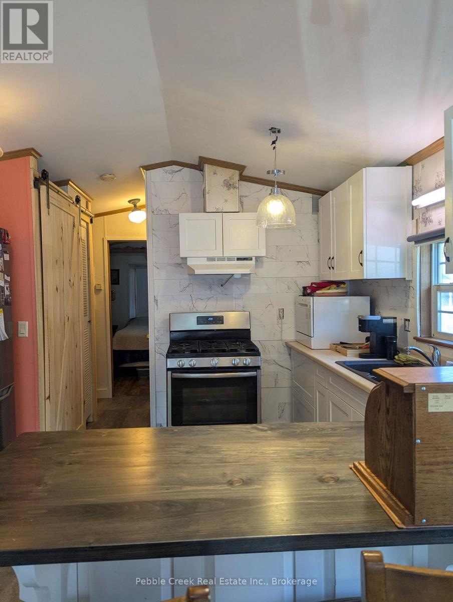 E8 Hickory - 77794 Orchard Line, Central Huron, Ontario  N0M 1G0 - Photo 3 - X13085760