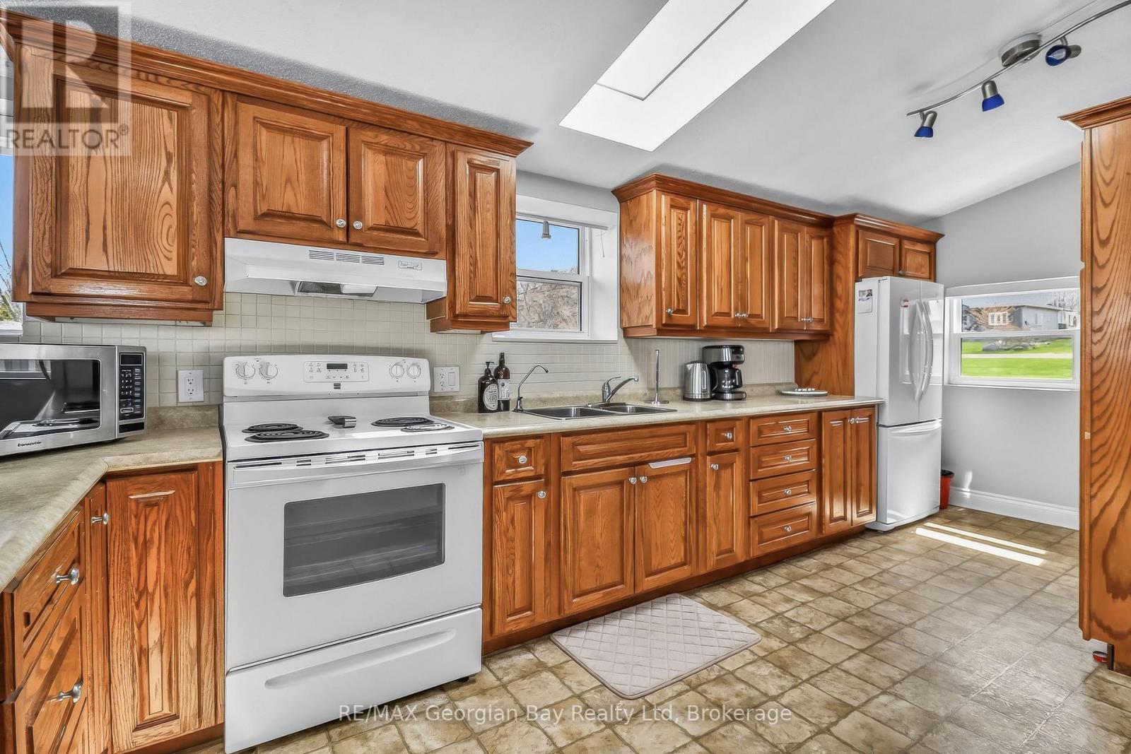 12 Robins Point Road, Tay, Ontario  L0K 2A0 - Photo 10 - S13087020