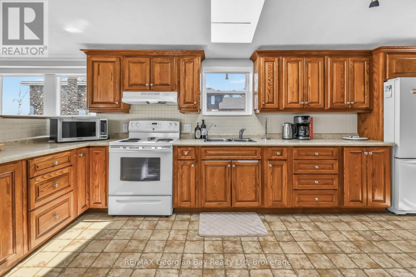 12 Robins Point Road, Tay, Ontario  L0K 2A0 - Photo 9 - S13087020