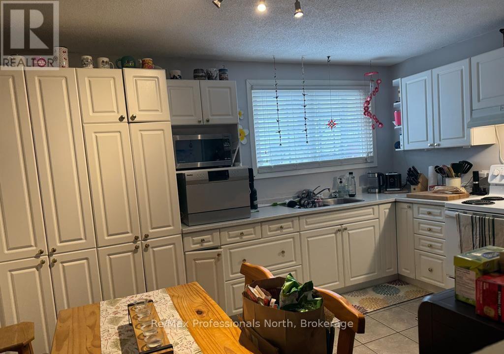 141 Hotchkiss Street, Gravenhurst, Ontario  P1P 1H6 - Photo 7 - X13087632