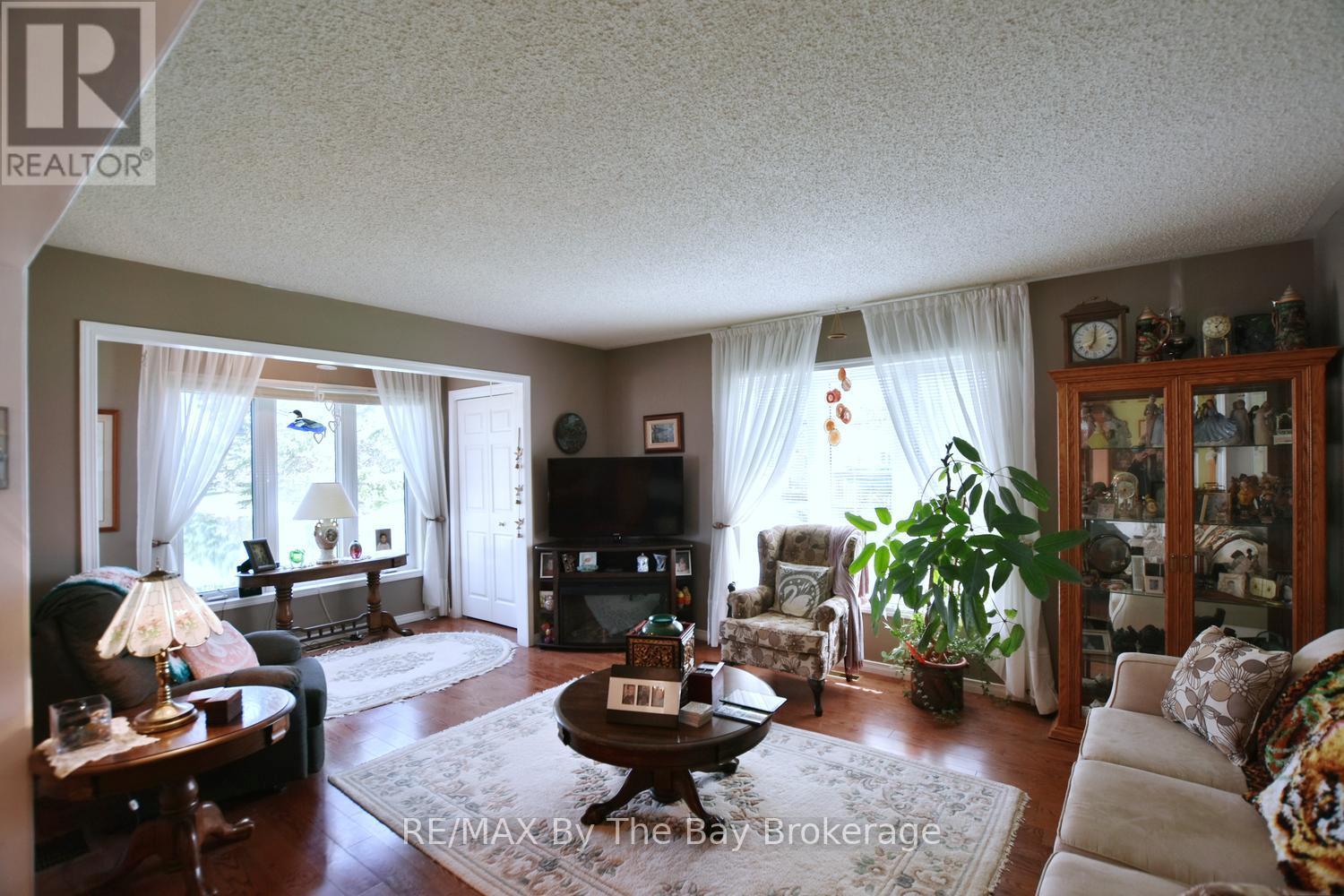 16 Indiana Avenue, Wasaga Beach, Ontario  L9Z 3A8 - Photo 15 - S13089434