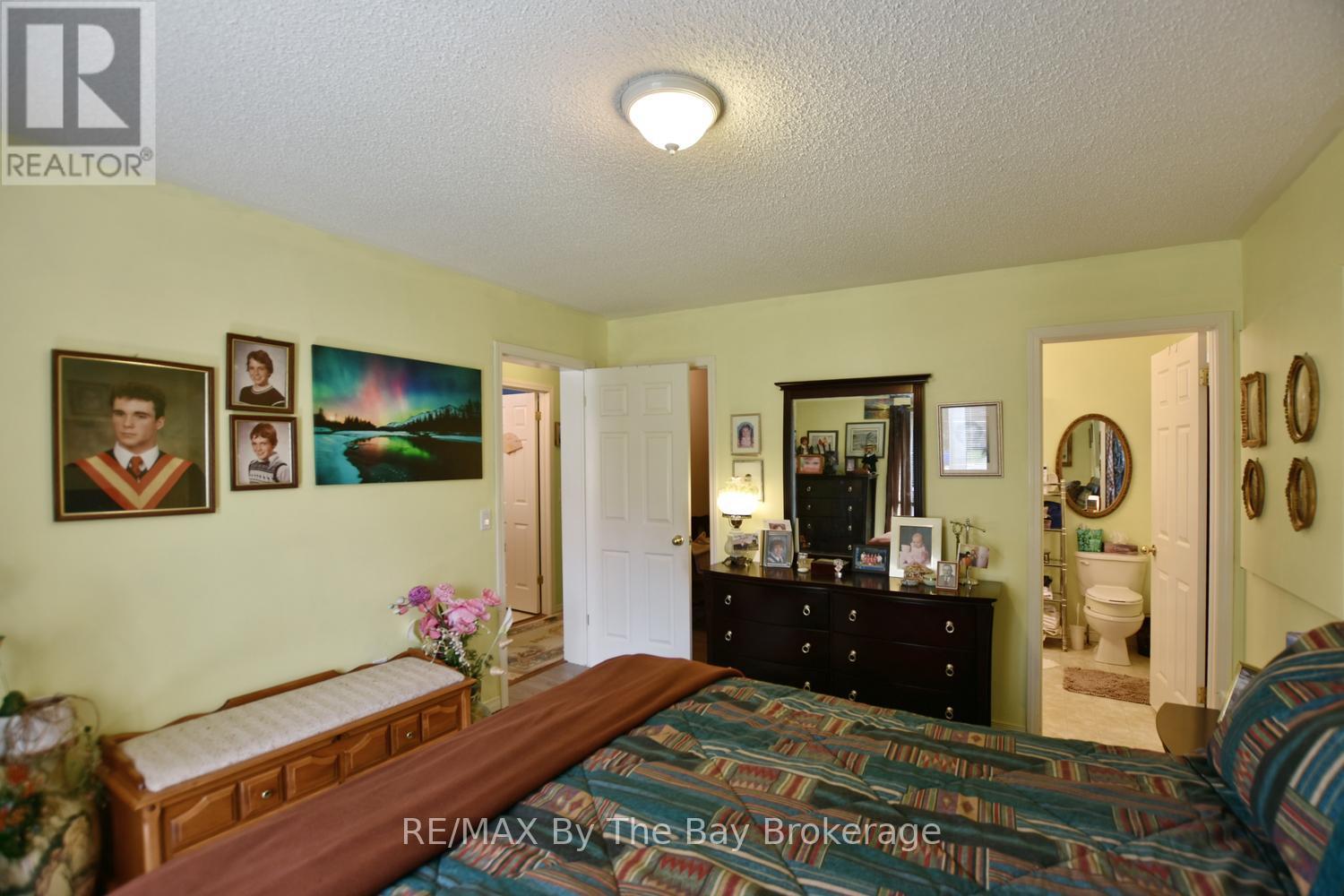 16 Indiana Avenue, Wasaga Beach, Ontario  L9Z 3A8 - Photo 19 - S13089434
