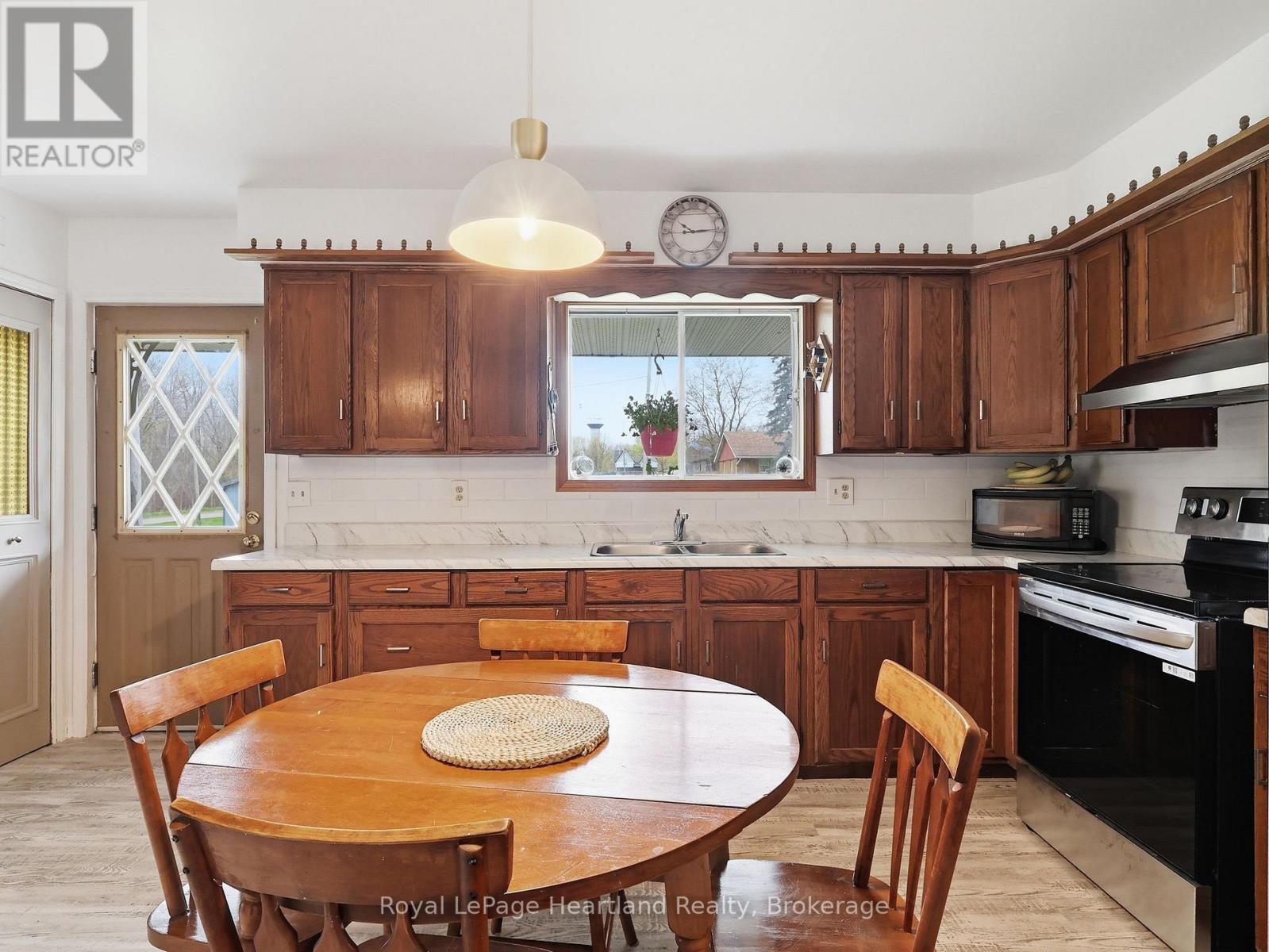 21 Brown Street S, Minto, Ontario  N0G 1M0 - Photo 11 - X13090210