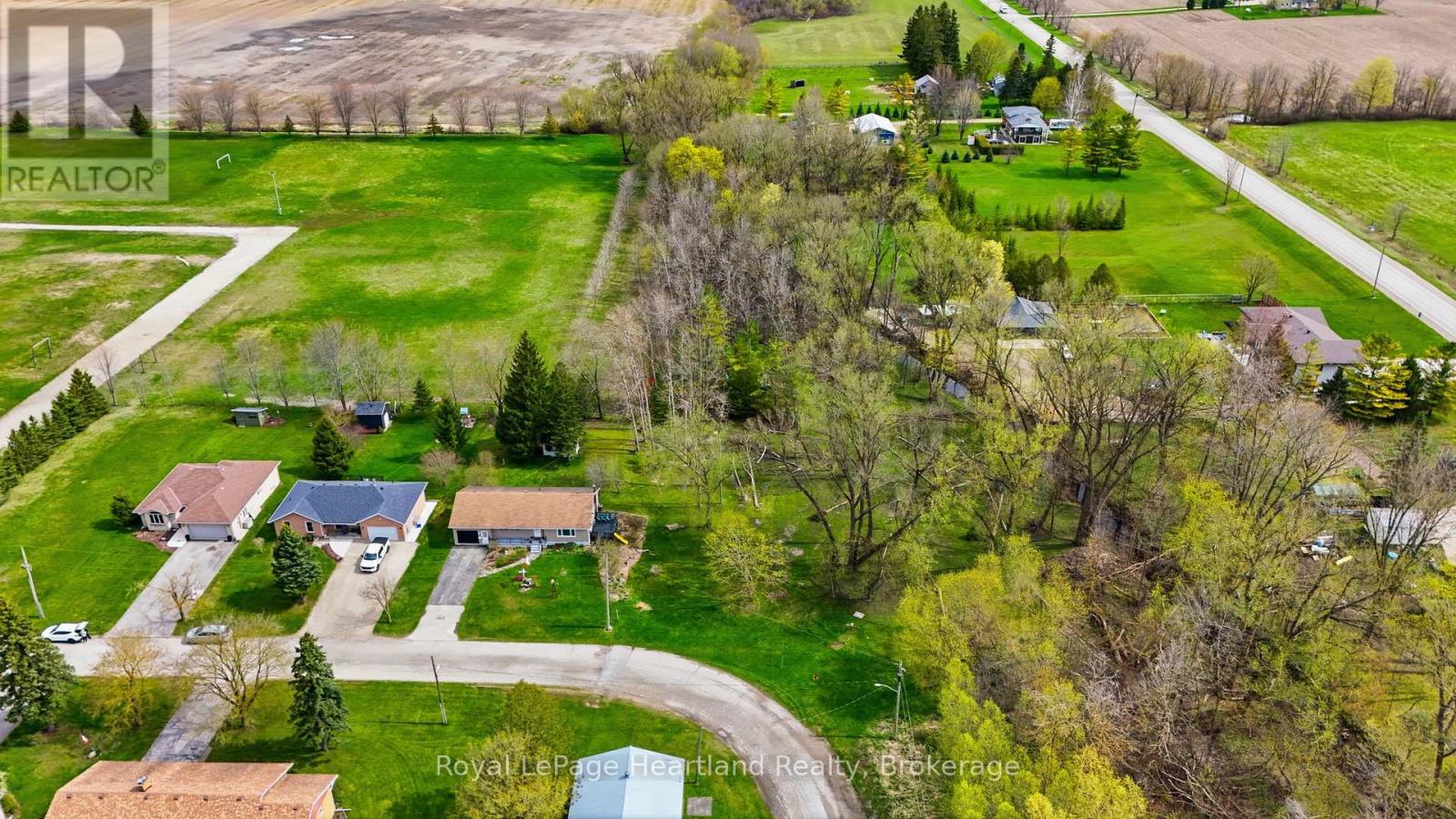 21 Brown Street S, Minto, Ontario  N0G 1M0 - Photo 2 - X13090210