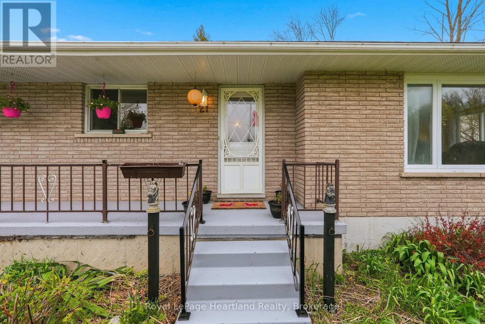 21 Brown Street S, Minto, Ontario  N0G 1M0 - Photo 4 - X13090210