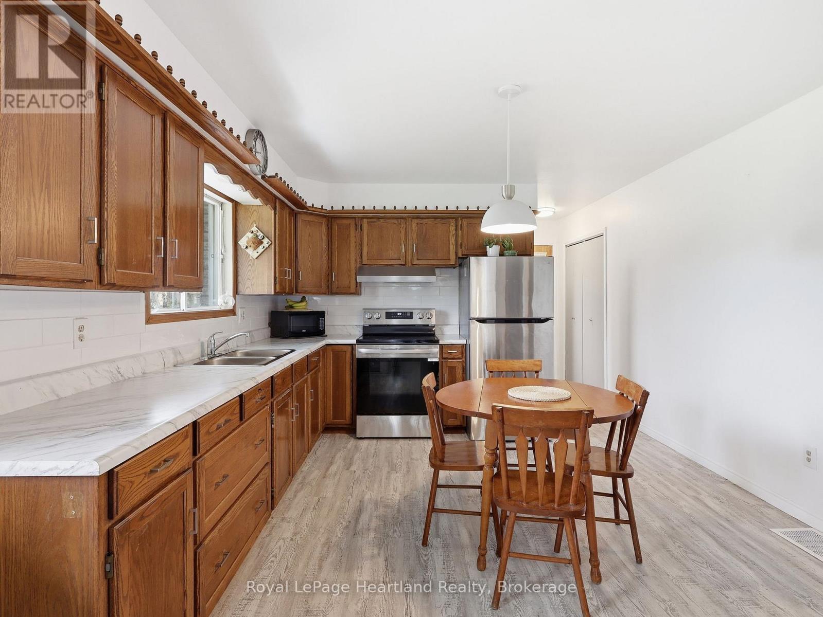 21 Brown Street S, Minto, Ontario  N0G 1M0 - Photo 8 - X13090210
