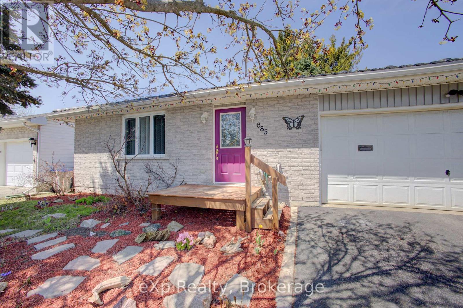 685 Reserve Avenue S, North Perth, Ontario  N4W 2L3 - Photo 4 - X13091708