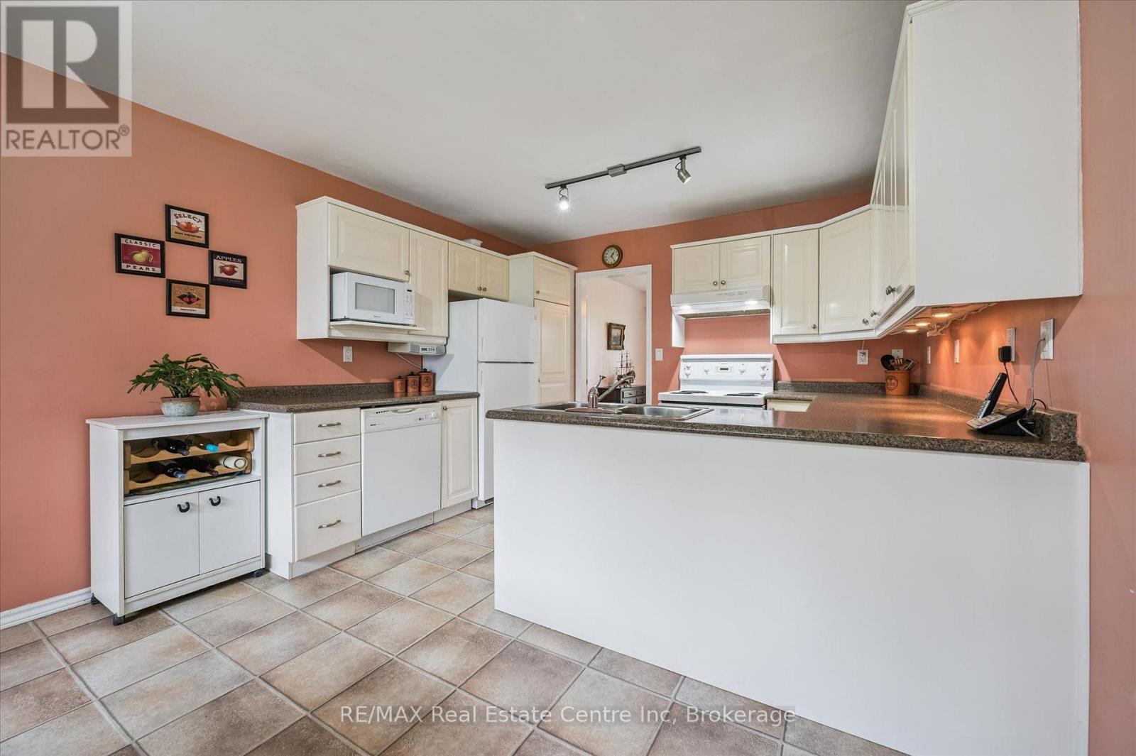 8420 Eramosa-Garafraxa Townline, Centre Wellington, Ontario  N1M 2W5 - Photo 17 - X13094578