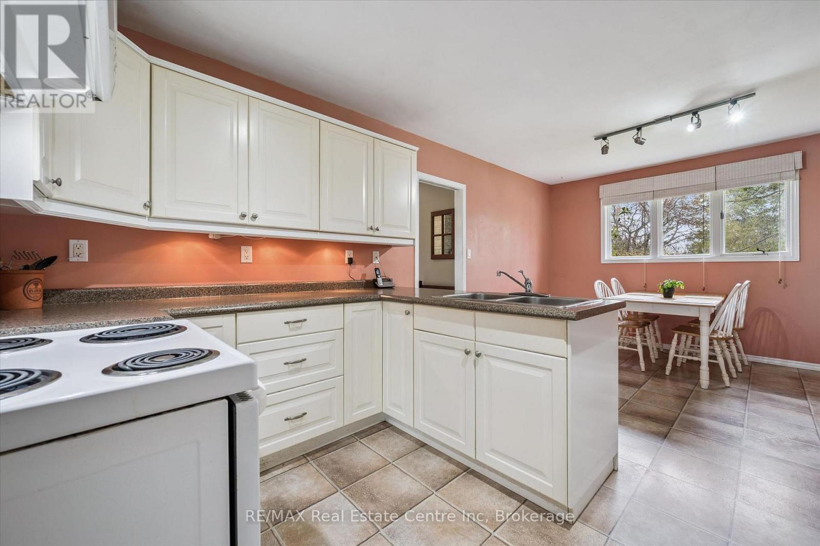 8420 Eramosa-Garafraxa Townline, Centre Wellington, Ontario  N1M 2W5 - Photo 19 - X13094578