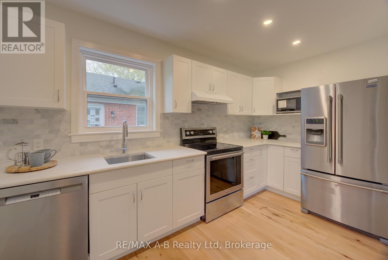 34 Somerset Street, Stratford, Ontario  N5A 6K1 - Photo 10 - X13094790