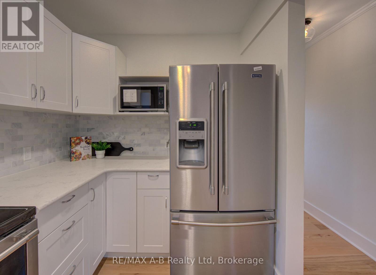 34 Somerset Street, Stratford, Ontario  N5A 6K1 - Photo 11 - X13094790