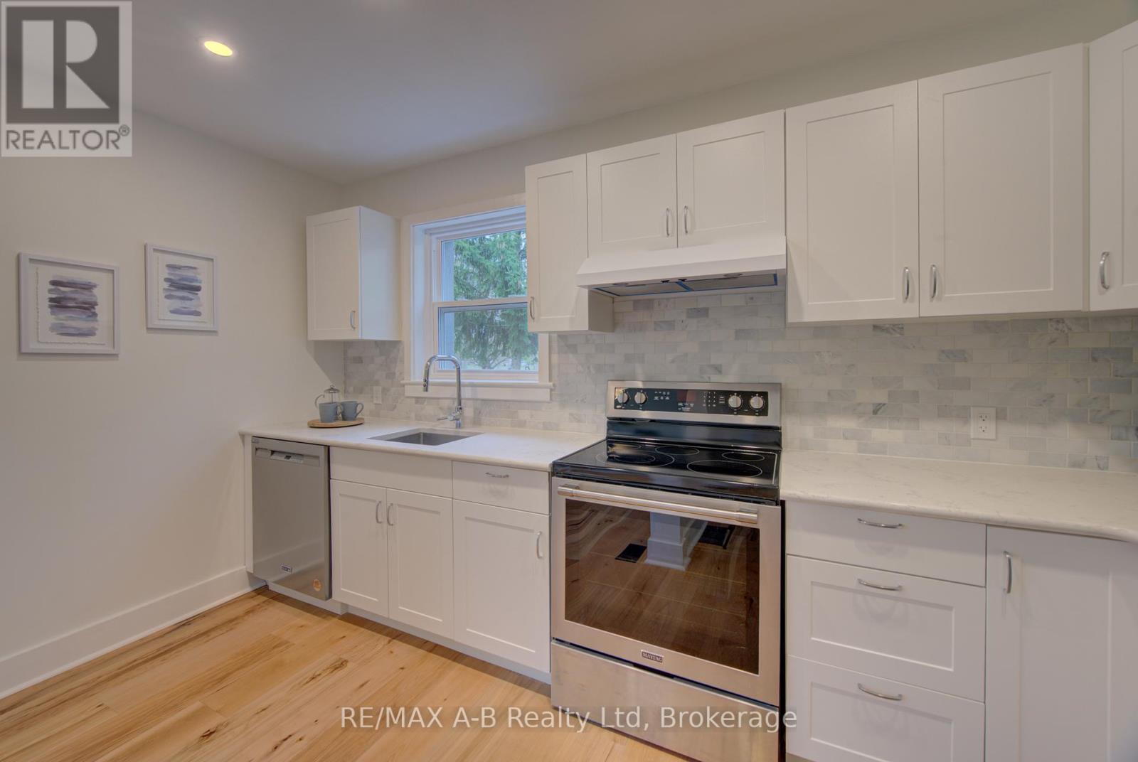 34 Somerset Street, Stratford, Ontario  N5A 6K1 - Photo 12 - X13094790