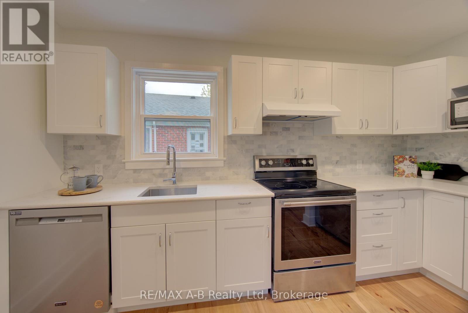 34 Somerset Street, Stratford, Ontario  N5A 6K1 - Photo 13 - X13094790