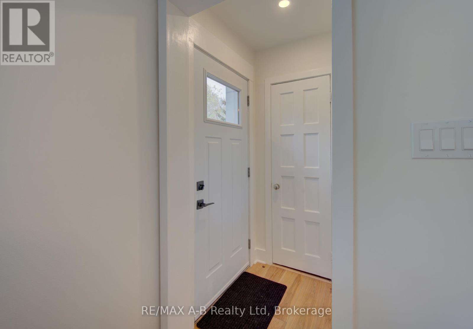 34 Somerset Street, Stratford, Ontario  N5A 6K1 - Photo 5 - X13094790