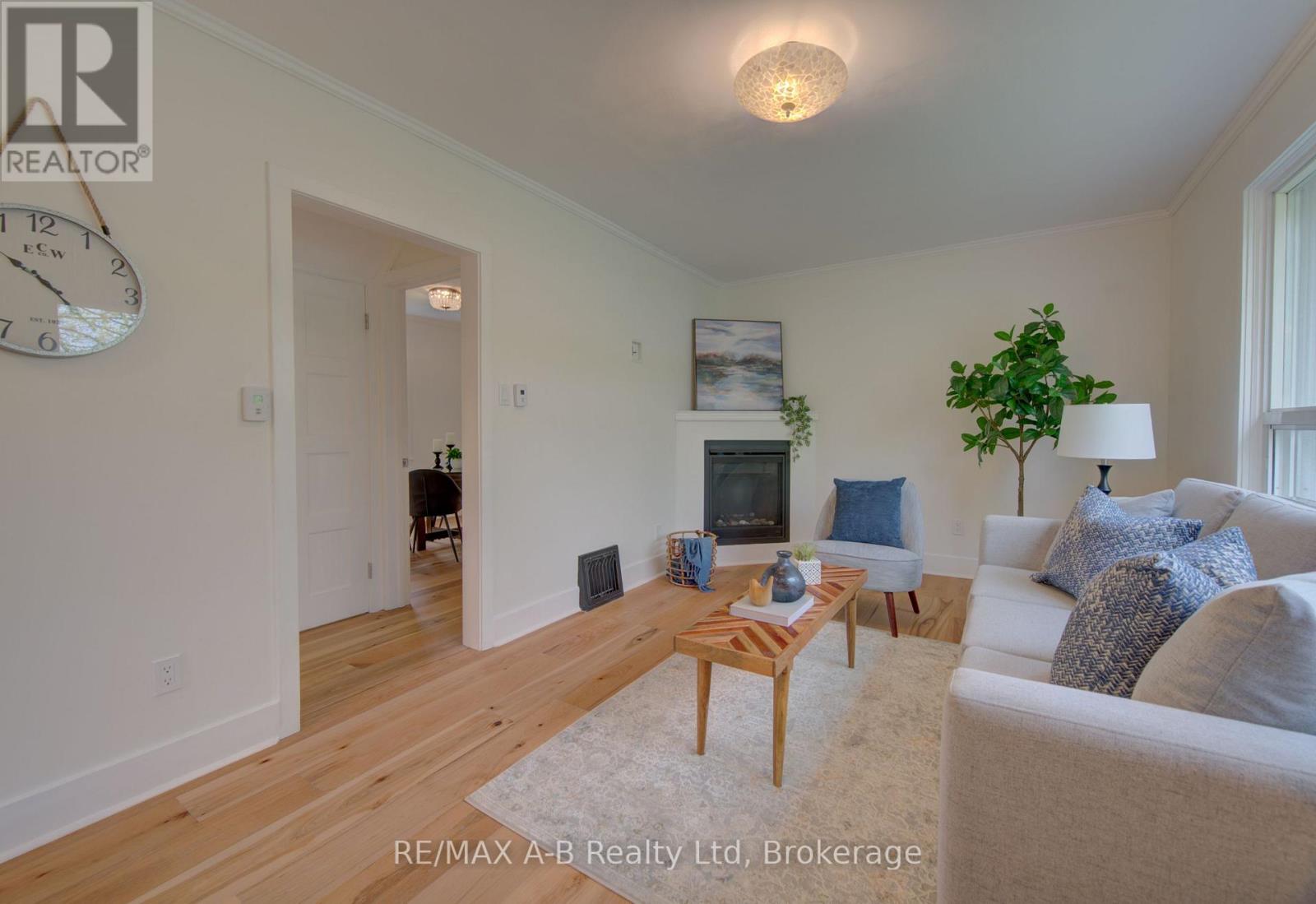 34 Somerset Street, Stratford, Ontario  N5A 6K1 - Photo 6 - X13094790