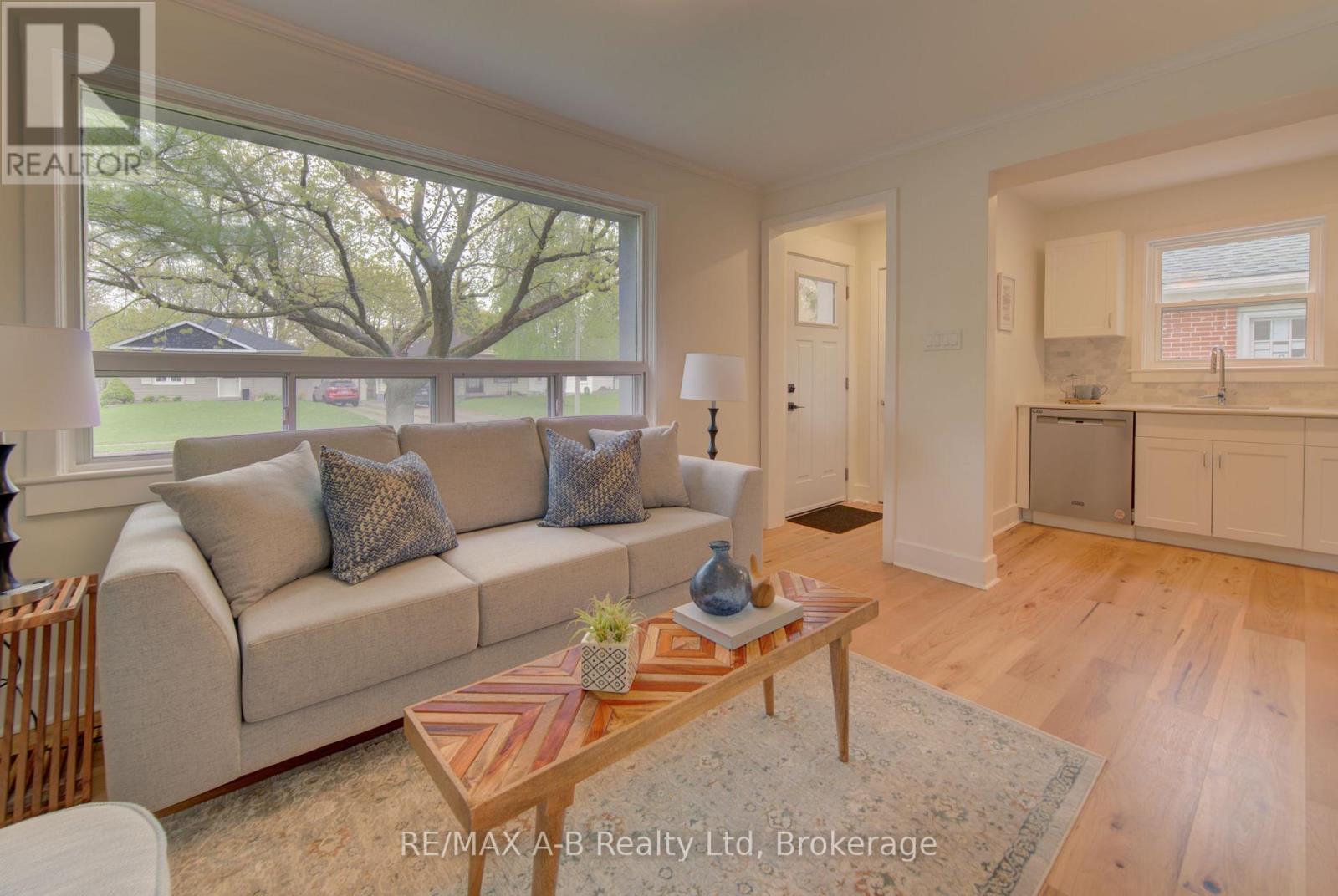 34 Somerset Street, Stratford, Ontario  N5A 6K1 - Photo 8 - X13094790