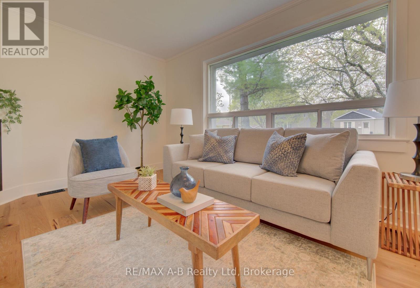 34 Somerset Street, Stratford, Ontario  N5A 6K1 - Photo 9 - X13094790