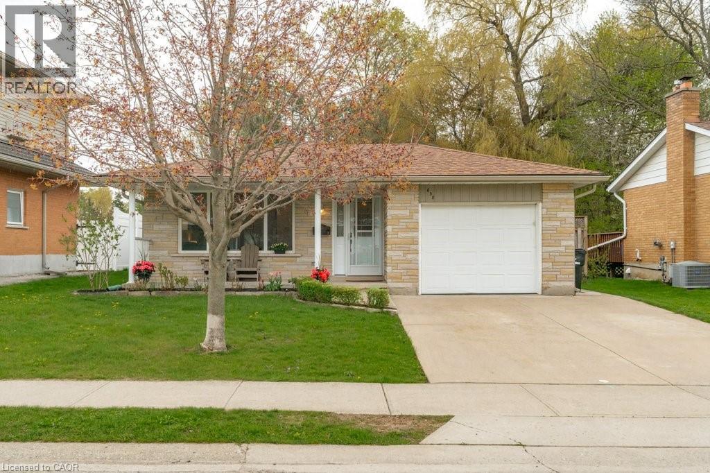 638 Glen Forrest Boulevard, Waterloo, Ontario  N2L 4K2 - Photo 2 - 40827634