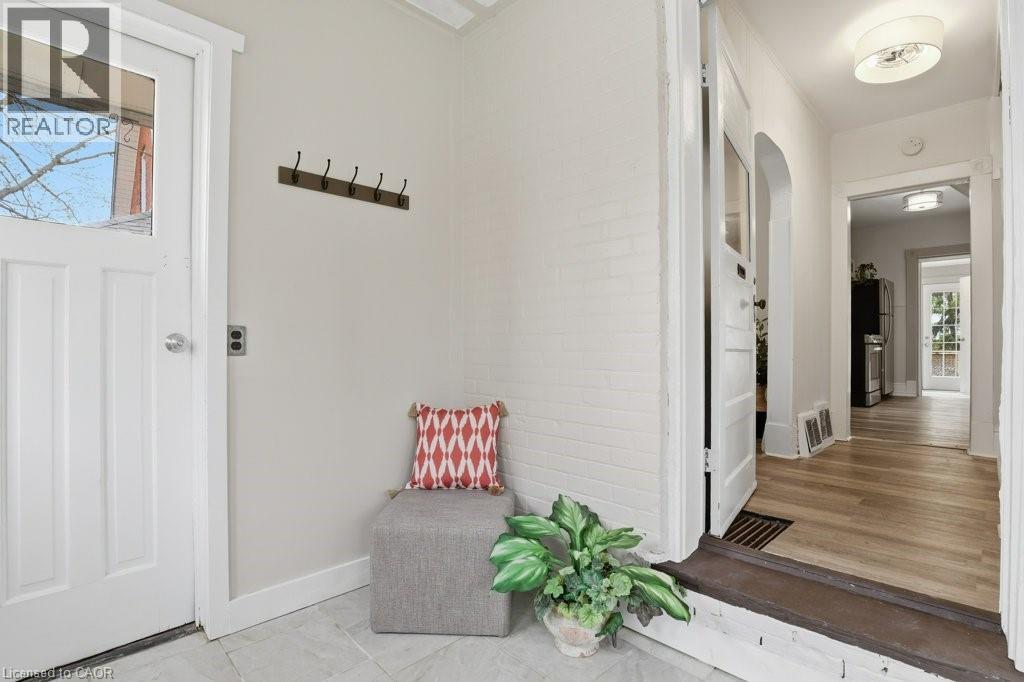 391 Douro Street, Stratford, Ontario  N5A 3S8 - Photo 2 - 40828018