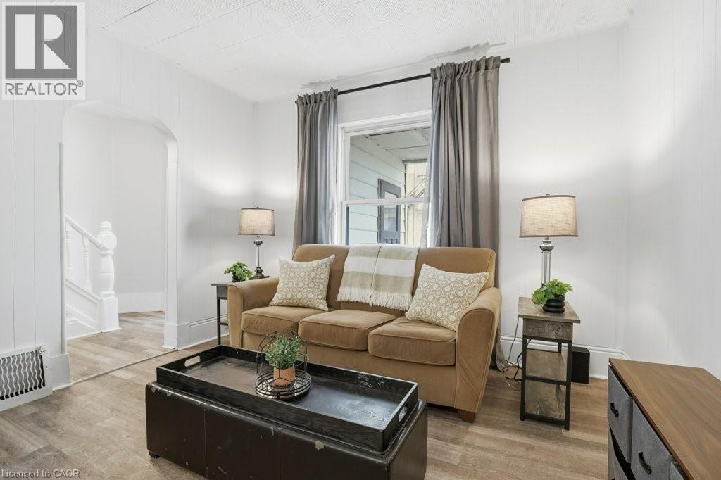 391 Douro Street, Stratford, Ontario  N5A 3S8 - Photo 3 - 40828018