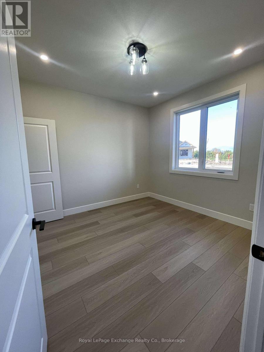 24 Mercedes Crescent N, Kincardine, Ontario  N2Z 1G8 - Photo 17 - X13098788