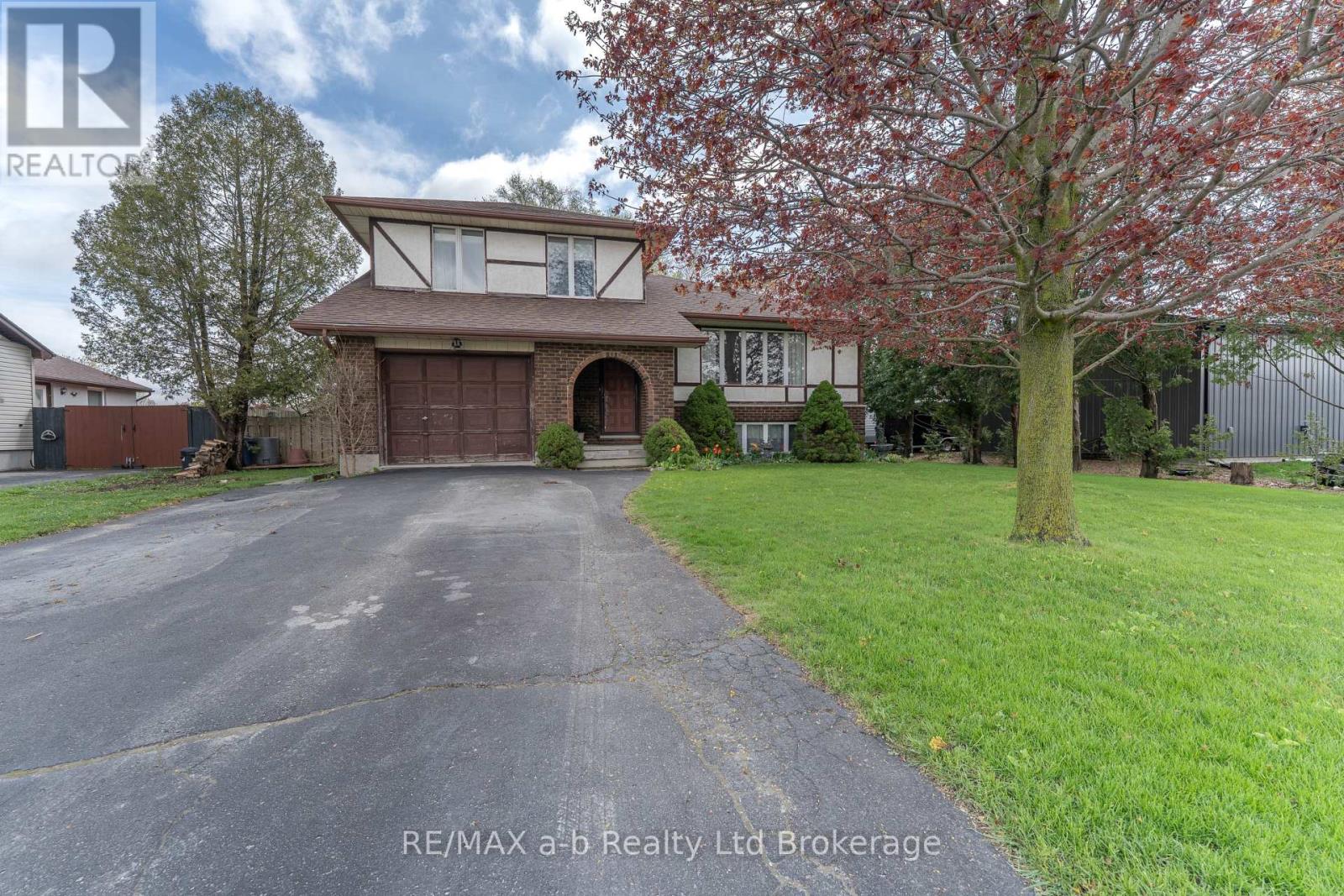 2 Cranberry Road, Tillsonburg, Ontario  N4G 4Y9 - Photo 2 - X13098918