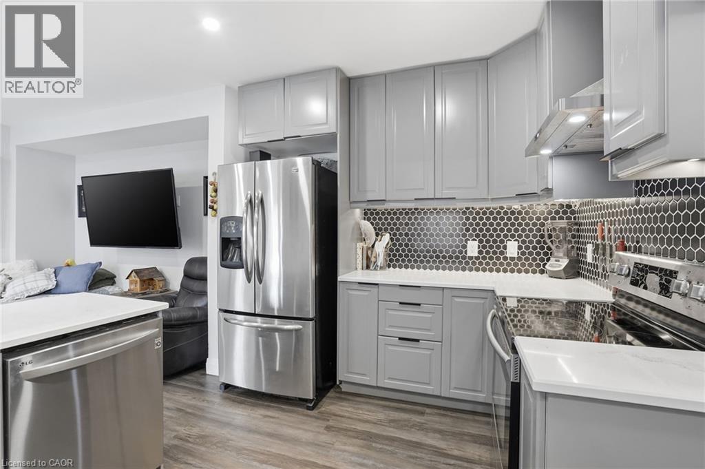 4 Manning Street, St. Catharines, Ontario  L2R 1H9 - Photo 2 - 40828183