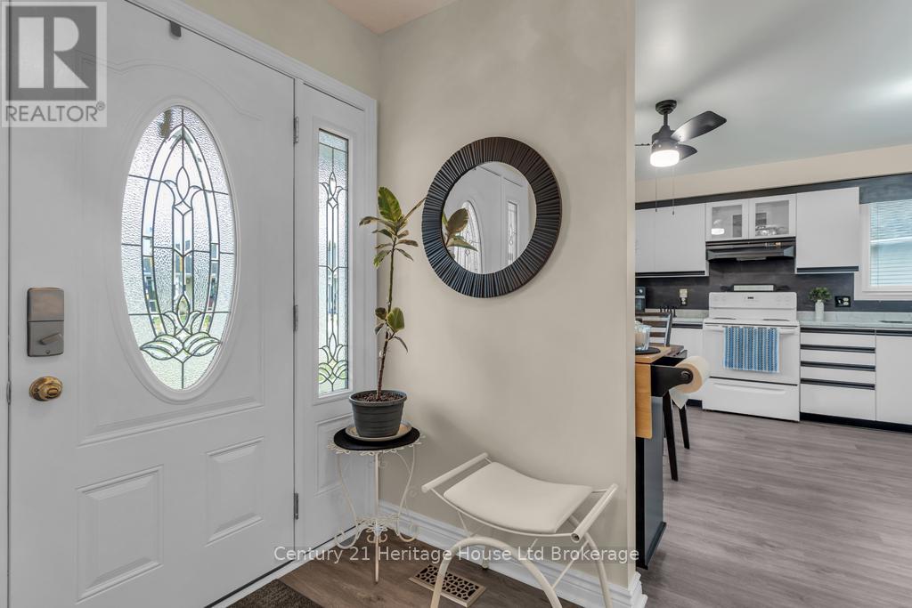 5 Dereham Drive, Tillsonburg, Ontario  N4G 5L8 - Photo 4 - X13099930