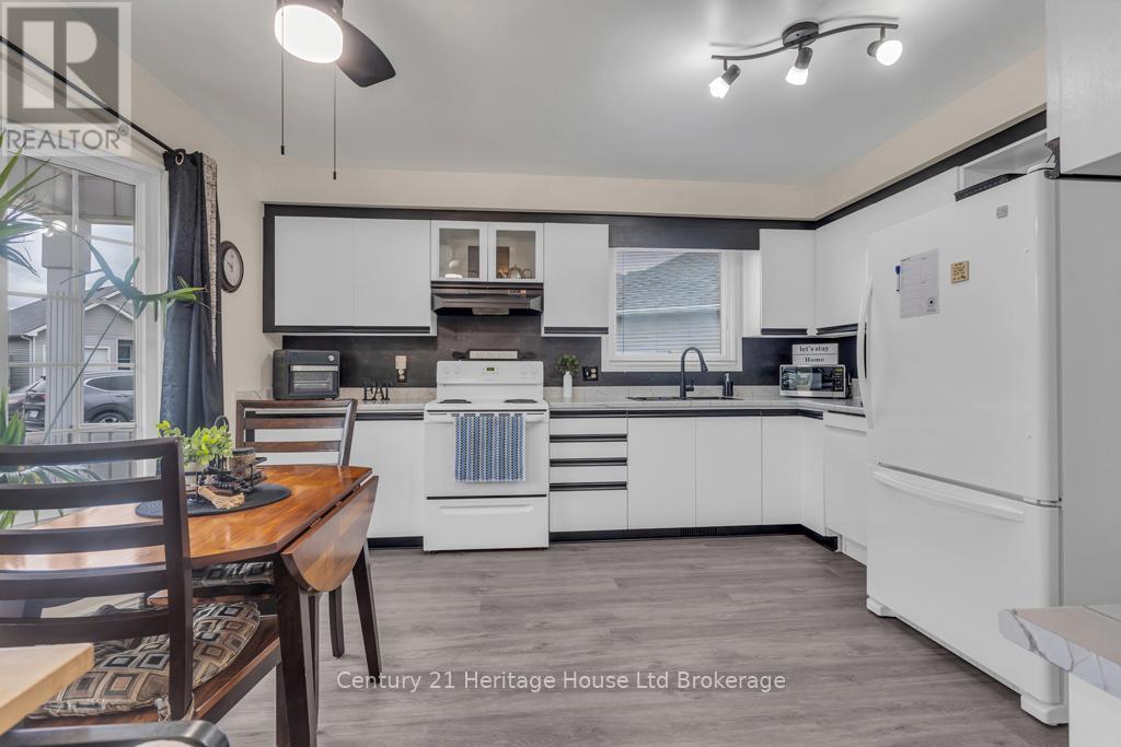 5 Dereham Drive, Tillsonburg, Ontario  N4G 5L8 - Photo 5 - X13099930
