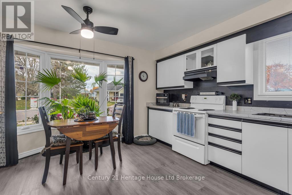 5 Dereham Drive, Tillsonburg, Ontario  N4G 5L8 - Photo 6 - X13099930