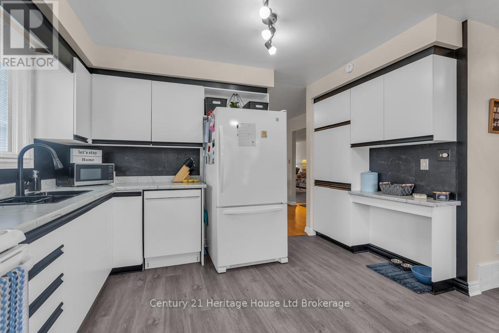 5 Dereham Drive, Tillsonburg, Ontario  N4G 5L8 - Photo 7 - X13099930