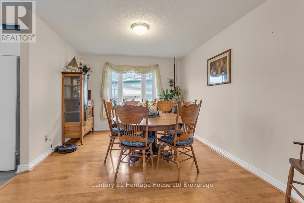 5 Dereham Drive, Tillsonburg, Ontario  N4G 5L8 - Photo 9 - X13099930