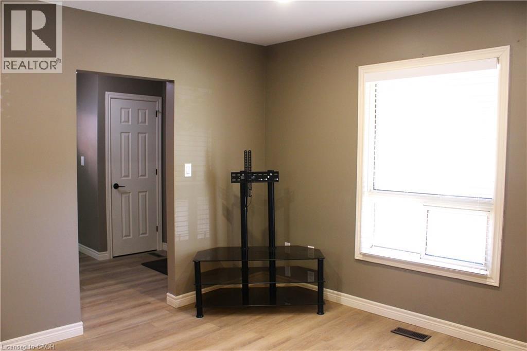 4935 Willmott Street, Niagara Falls, Ontario  L2E 1Z6 - Photo 8 - 40828231