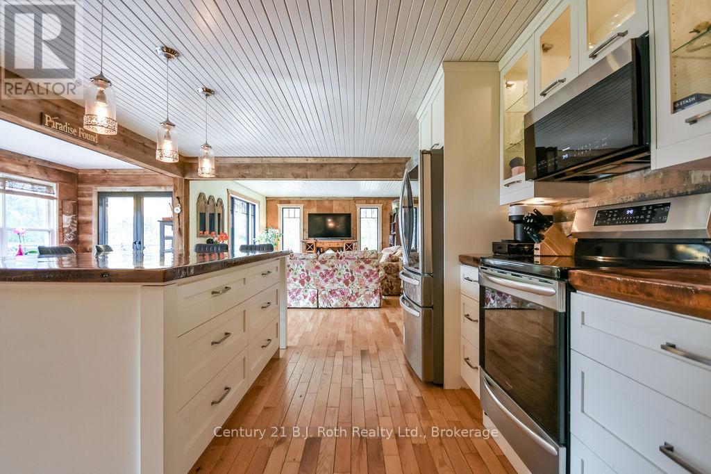 465 Ridge Road E, Oro-Medonte, Ontario  L0L 2E0 - Photo 7 - S13100756