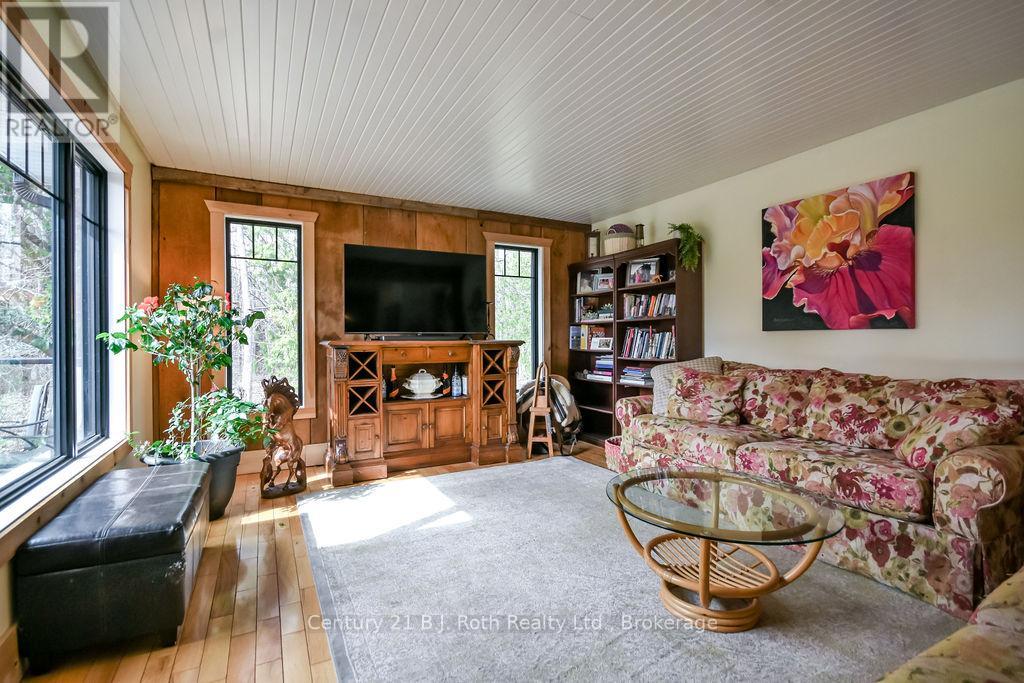 465 Ridge Road E, Oro-Medonte, Ontario  L0L 2E0 - Photo 8 - S13100756