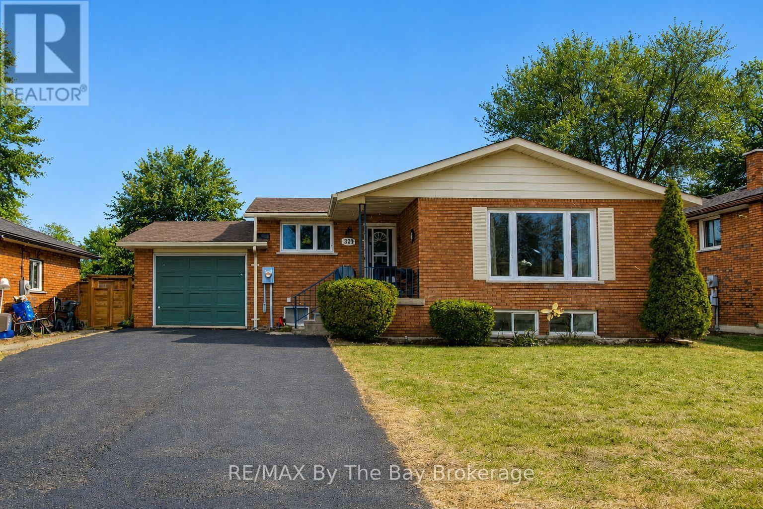 229 Datas Drive E, Clearview, Ontario  L0M 1S0 - Photo 3 - S13101416